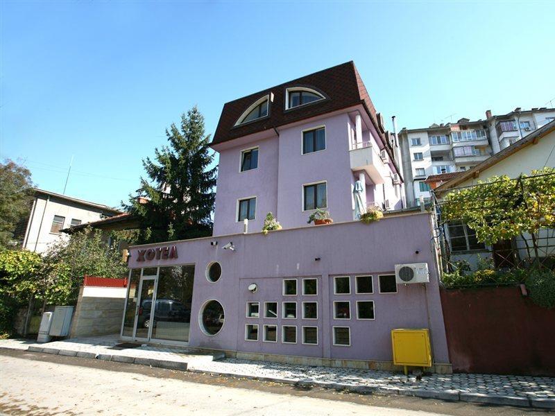 Family Art Hotel Gallery Pleven Exteriör bild