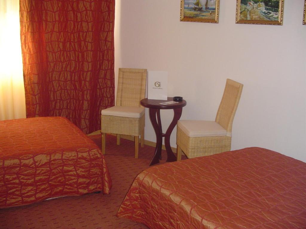 Family Art Hotel Gallery Pleven Rum bild